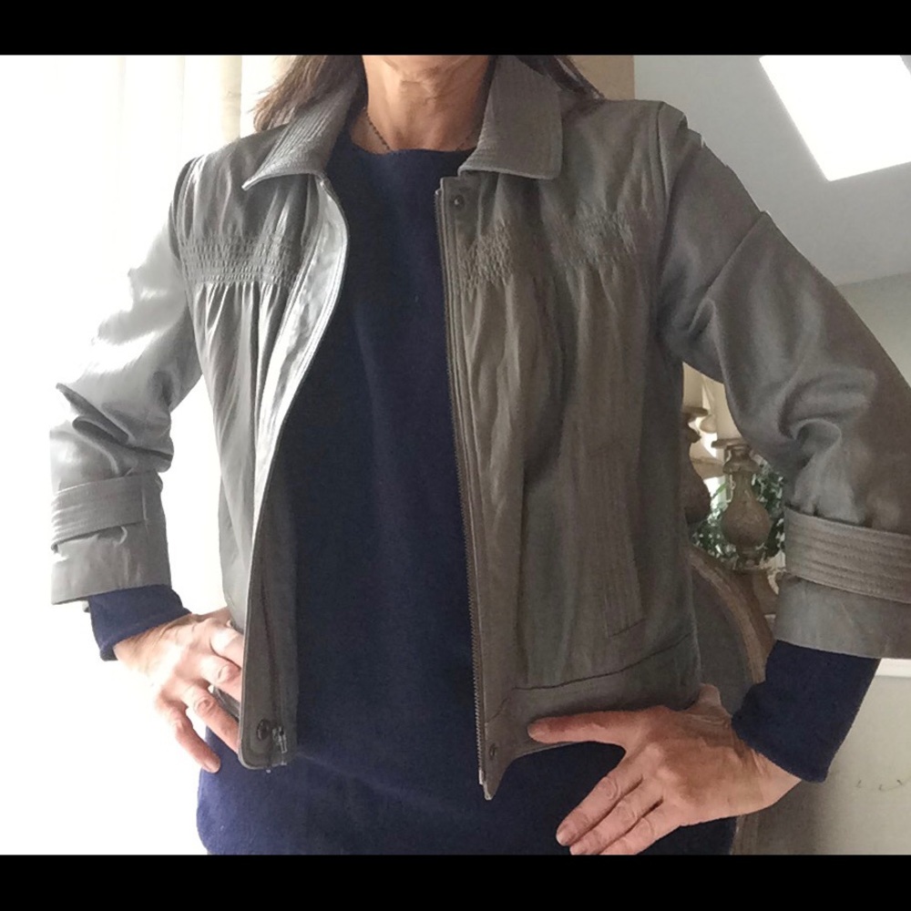 Short leather jacket.